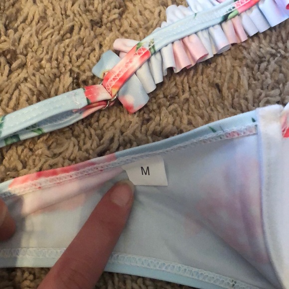 Bikini - Picture 3 of 4